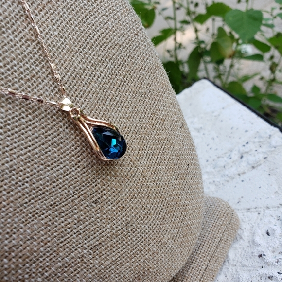 NEW RARE Ocean Blue Rose Gold Necklace & Earring Set Exquisite Unique Elegant - Picture 5 of 8